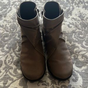 Clarks Cloudsteppers Taupe Boots
